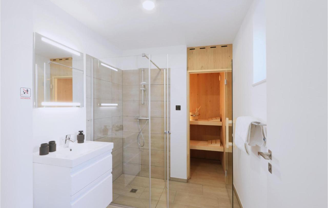 Stunning Home In Lembruch-Duemmer See With Wifi Екстериор снимка