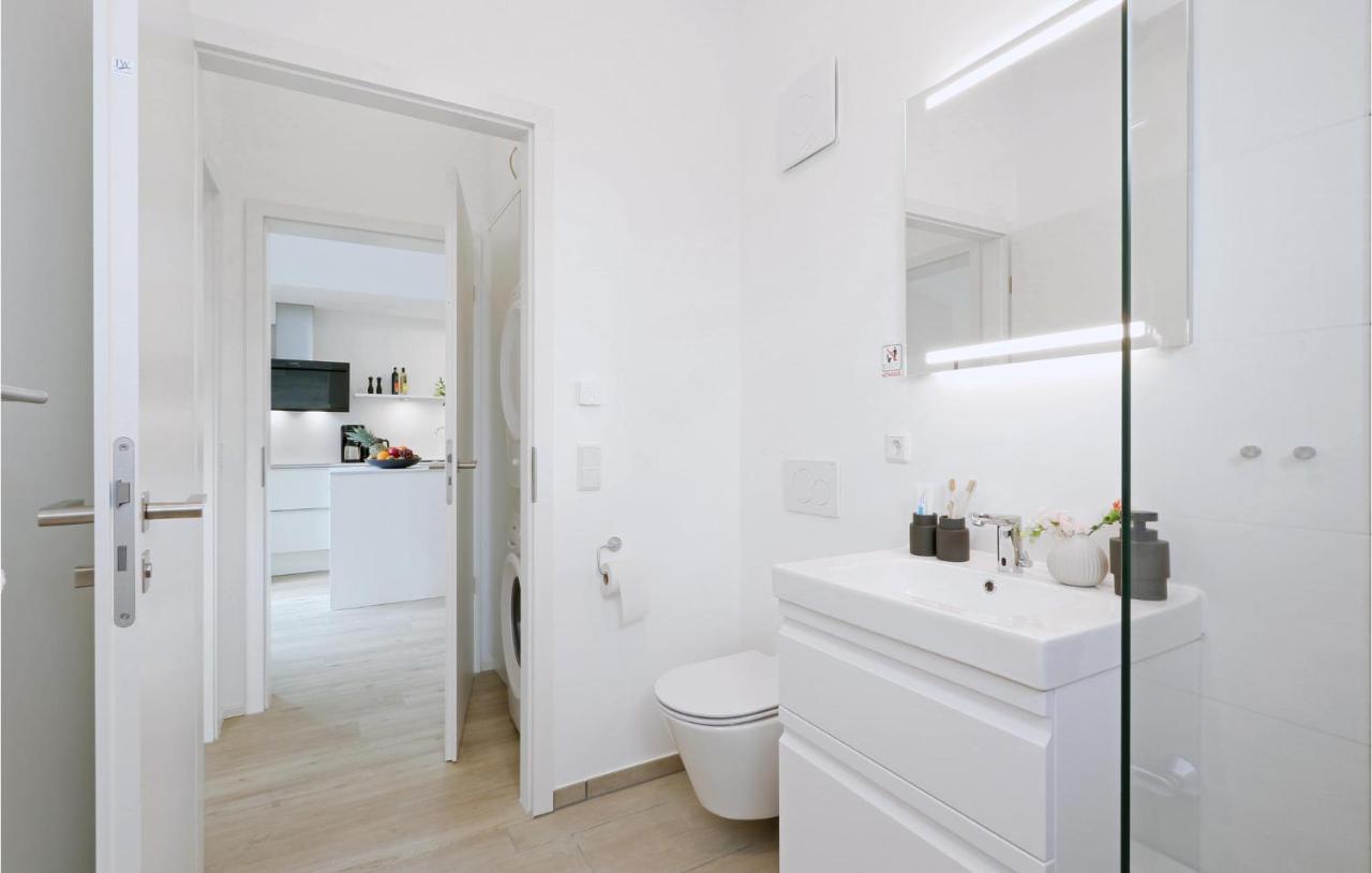 Stunning Home In Lembruch-Duemmer See With Wifi Екстериор снимка